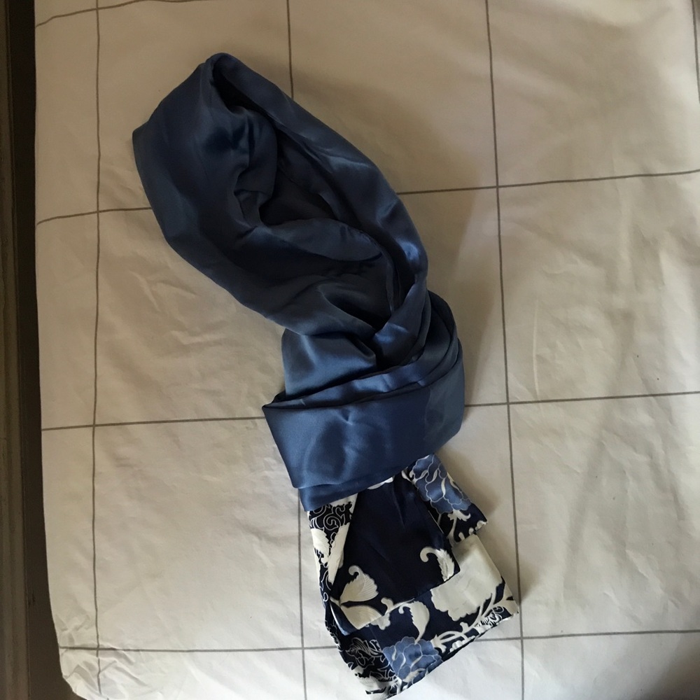 Woo • Silk scarf - Picture 2 of 4